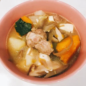 野菜たっぷり☆鶏もも肉の味噌スープ